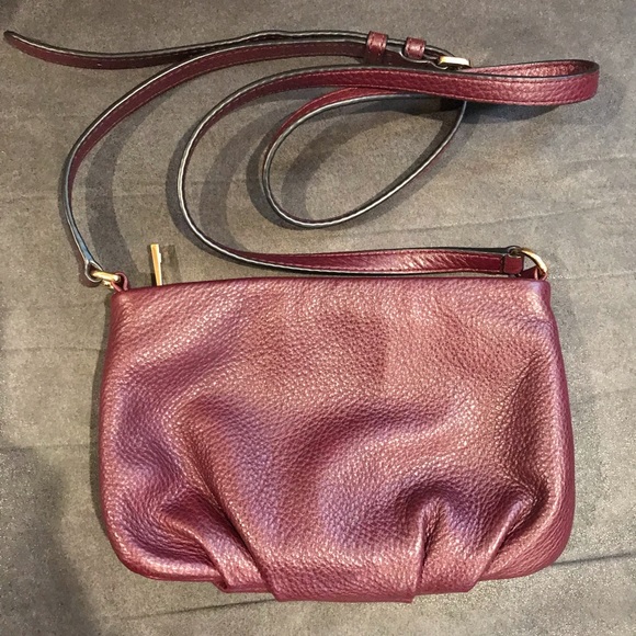 ✨TRADED Marc by Marc Jacobs Sling Bag✨ - Picture 2 of 8